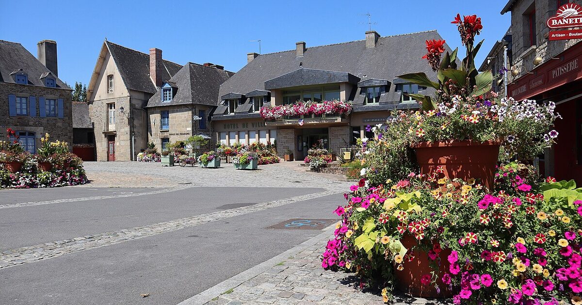 Bazouges-la-Pérouse — photo réelle