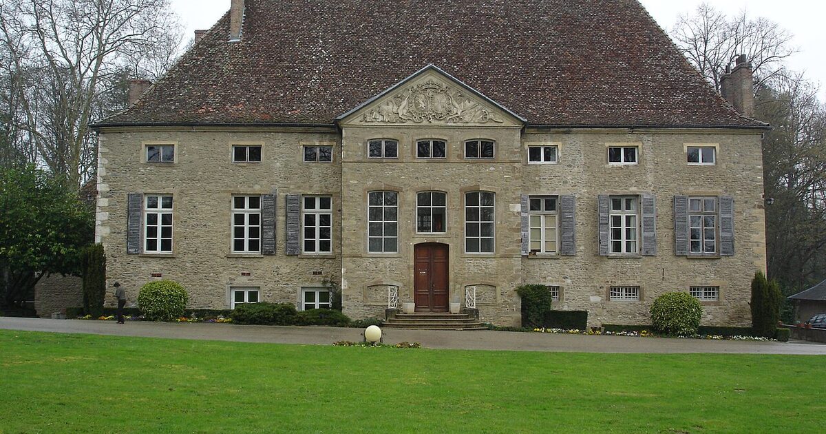 Dolomieu — photo réelle (Wikimedia Commons, Henri Kujawa, qui a communiqué son fichier à Jean ROUBY (Janot1943) pour mise en)